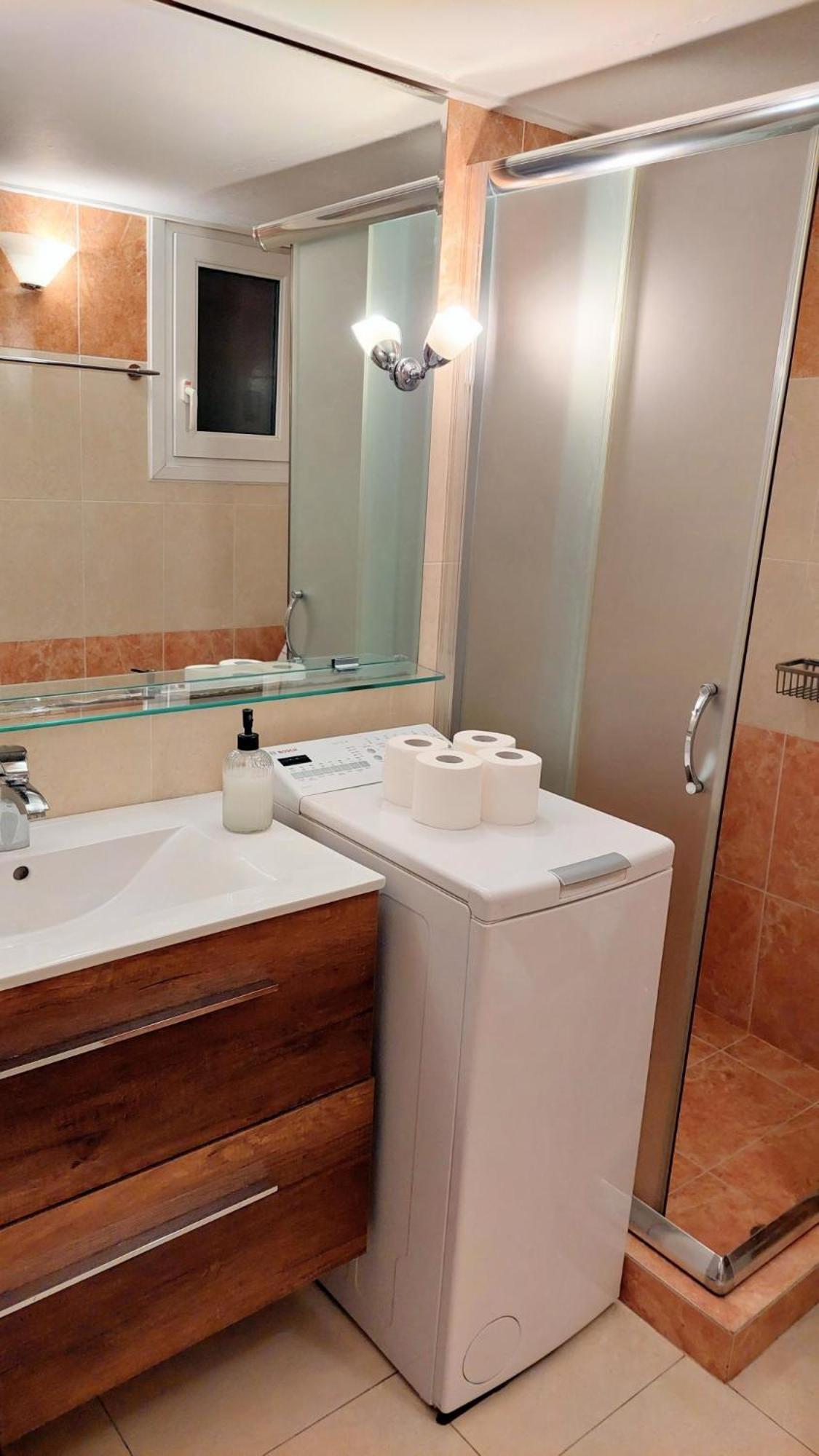 Lovely Apartment In Athens Center Екстер'єр фото